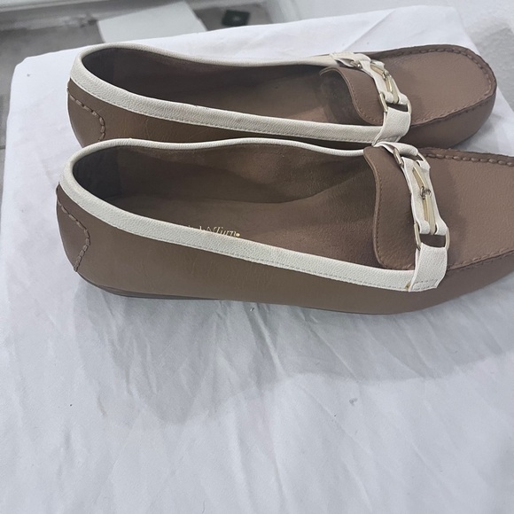 Stylish   M2  Stitch & Turn LoafersTan and White - Picture 2 of 14
